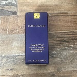 Estée Lauder Double Wear Makeup
